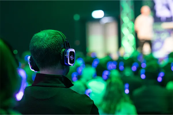 Global expansion of Silent Seminars: A revolution in wireless audio technology for international exhibitions and events 1 گسترش جهانی سمینارهای خاموش Silent Seminars