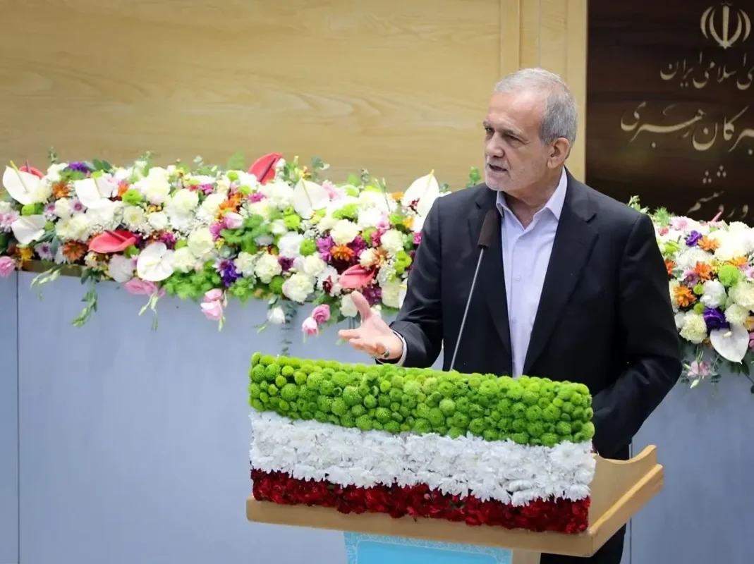 President Pezizkian visits the Oil Exhibition 03